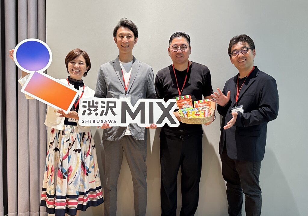 イベント写真:今回の登壇者3名とファシリテーターのみなさん