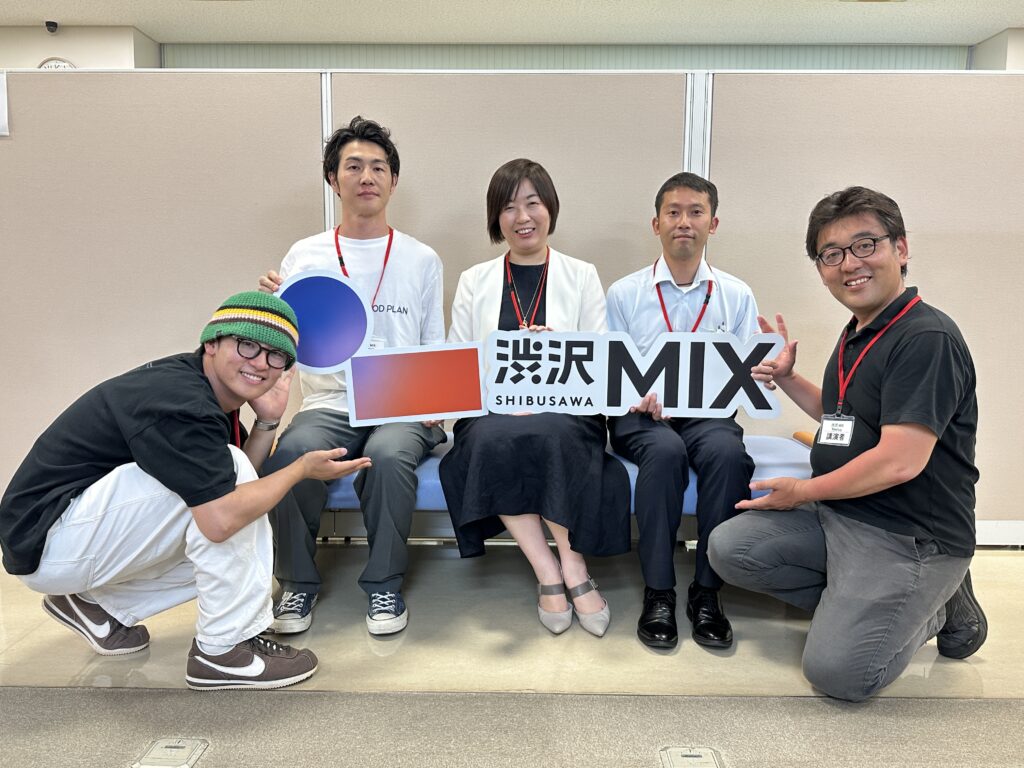 イベント写真:渋沢MIX Meetup in 狭山 (左から)フロム・ザ・スリードット 松田 氏、ASTRA FOOD PLAN 加藤 氏、狭山市ビジネスサポートセンター 小林 氏、飯能信用金庫 吉永 氏、コミュニティコム 星野氏
