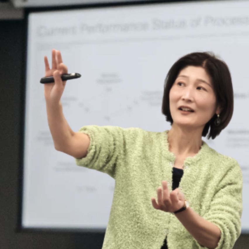 登壇者写真:加藤 じゅんこ 氏